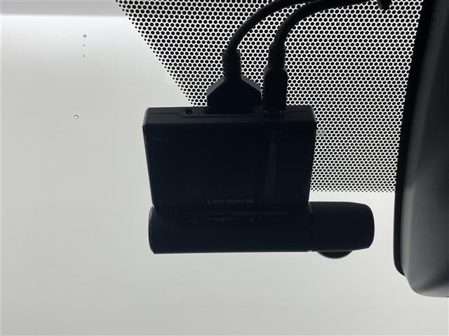 エスクァイア ハイブリッドＧｉ　社外９インチナビ　フリップダウンモニター　バックカメラ　ＥＴＣ　前後ドライブレコーダー　セーフティセンス　クルーズコントロール　シートヒーター　ＡＣ１００Ｖ　オートハイビーム　ＬＥＤヘッドライト　ＴＶ（8枚目）