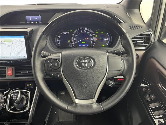 エスクァイア ハイブリッドＧｉ　社外９インチナビ　フリップダウンモニター　バックカメラ　ＥＴＣ　前後ドライブレコーダー　セーフティセンス　クルーズコントロール　シートヒーター　ＡＣ１００Ｖ　オートハイビーム　ＬＥＤヘッドライト　ＴＶ（9枚目）