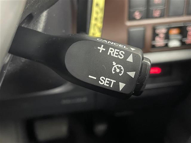 エスクァイア ハイブリッドＧｉ　社外９インチナビ　フリップダウンモニター　バックカメラ　ＥＴＣ　前後ドライブレコーダー　セーフティセンス　クルーズコントロール　シートヒーター　ＡＣ１００Ｖ　オートハイビーム　ＬＥＤヘッドライト　ＴＶ（13枚目）