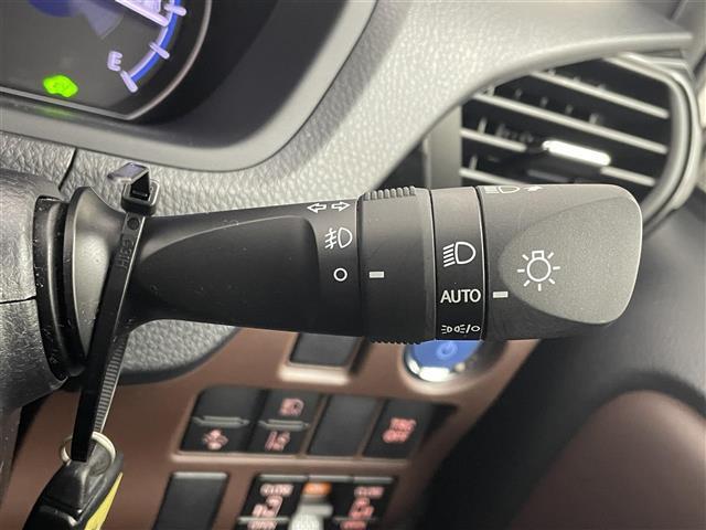 エスクァイア ハイブリッドＧｉ　社外９インチナビ　フリップダウンモニター　バックカメラ　ＥＴＣ　前後ドライブレコーダー　セーフティセンス　クルーズコントロール　シートヒーター　ＡＣ１００Ｖ　オートハイビーム　ＬＥＤヘッドライト　ＴＶ（14枚目）