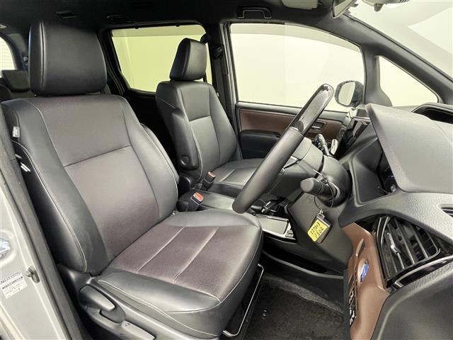 エスクァイア ハイブリッドＧｉ　社外９インチナビ　フリップダウンモニター　バックカメラ　ＥＴＣ　前後ドライブレコーダー　セーフティセンス　クルーズコントロール　シートヒーター　ＡＣ１００Ｖ　オートハイビーム　ＬＥＤヘッドライト　ＴＶ（19枚目）