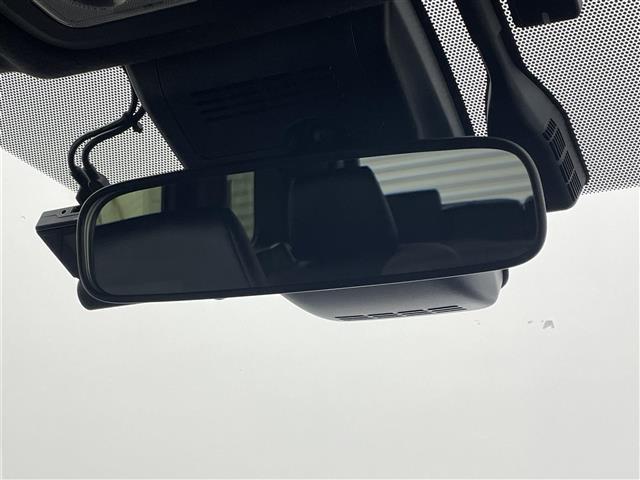 エスクァイア ハイブリッドＧｉ　社外９インチナビ　フリップダウンモニター　バックカメラ　ＥＴＣ　前後ドライブレコーダー　セーフティセンス　クルーズコントロール　シートヒーター　ＡＣ１００Ｖ　オートハイビーム　ＬＥＤヘッドライト　ＴＶ（25枚目）