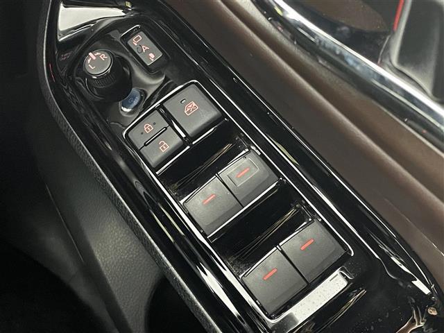 エスクァイア ハイブリッドＧｉ　社外９インチナビ　フリップダウンモニター　バックカメラ　ＥＴＣ　前後ドライブレコーダー　セーフティセンス　クルーズコントロール　シートヒーター　ＡＣ１００Ｖ　オートハイビーム　ＬＥＤヘッドライト　ＴＶ（31枚目）