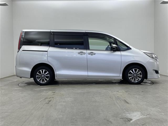 エスクァイア ハイブリッドＧｉ　社外９インチナビ　フリップダウンモニター　バックカメラ　ＥＴＣ　前後ドライブレコーダー　セーフティセンス　クルーズコントロール　シートヒーター　ＡＣ１００Ｖ　オートハイビーム　ＬＥＤヘッドライト　ＴＶ（40枚目）