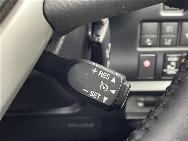 ヴォクシー ハイブリッドＺＳ　煌ＩＩ　モデリスタエアロ　純正１０インチナビ　フリップダウンモニター　バックカメラ　セーフティセンス　クルーズコントロール　ドライブレコーダービルトインＥＴＣ２．０　シートヒーター　オートライト　ＬＥＤ　ＴＶ（14枚目）