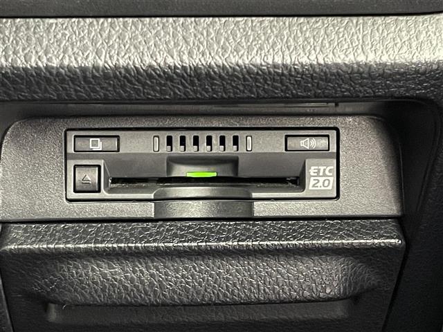 ヴォクシー ハイブリッドＺＳ　煌ＩＩ　モデリスタエアロ　純正１０インチナビ　フリップダウンモニター　バックカメラ　セーフティセンス　クルーズコントロール　ドライブレコーダービルトインＥＴＣ２．０　シートヒーター　オートライト　ＬＥＤ　ＴＶ（16枚目）