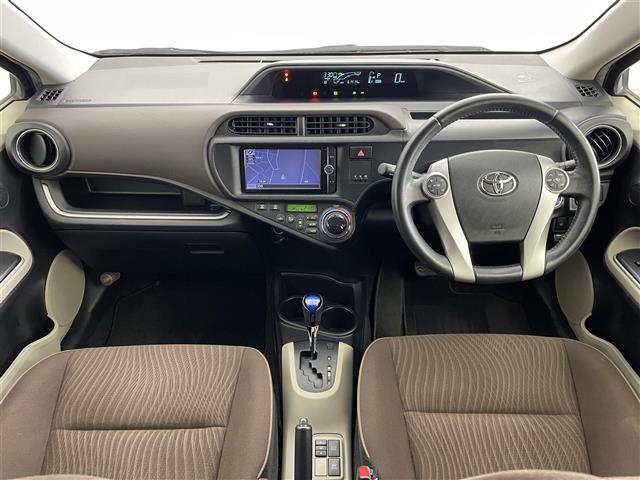 アクア G 純正ナビ バックカメラ 衝突軽減ブレーキ ETC シートヒーター 社外アルミホイール 純正フロアマット スマートキー ステアリングスイッチ プッシュスタート スマートキー オートライト 地デジフルセグ(2枚目)