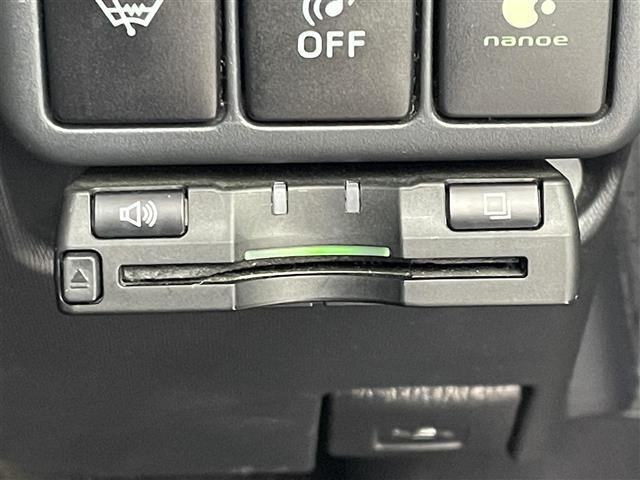 アクア G 純正ナビ バックカメラ 衝突軽減ブレーキ ETC シートヒーター 社外アルミホイール 純正フロアマット スマートキー ステアリングスイッチ プッシュスタート スマートキー オートライト 地デジフルセグ(12枚目)