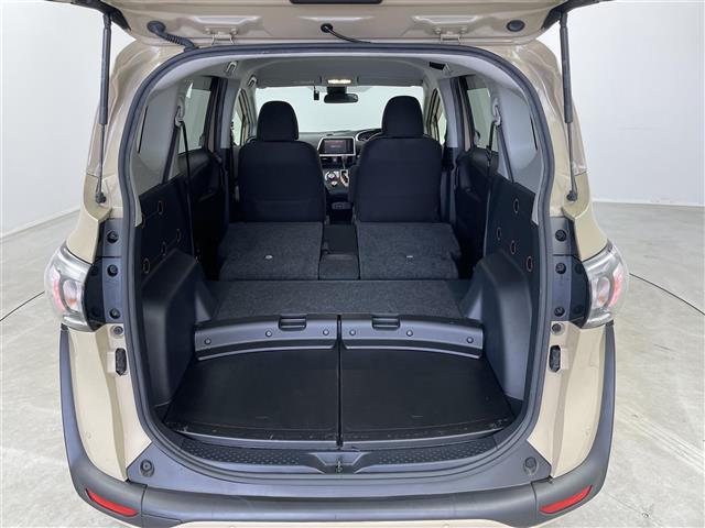 シエンタ ファンベースＧ　純正ナビ　パノラミックビューモニター　ビルトインＥＴＣ　ドライブレコーダー　セーフティセンス　両側パワースライドドア　ステアリングスイッチ　スマートキー　オートハイビーム　ＬＥＤヘッドライト　地デジ（20枚目）