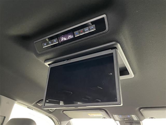 ノア Ｓ－Ｚ　純正１０．５インチディスプレイオーディオ　フリップダウンモニター　バックカメラ　ＢＳＭ　ＤＶＤ再生　三眼ＬＥＤ　セーフティセンス　ビルトインＥＴＣ２．０　前後ドラレコ　ＨＤＭＩ　シートヒーター　地デジ（3枚目）