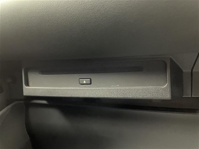 ノア Ｓ－Ｚ　純正１０．５インチディスプレイオーディオ　フリップダウンモニター　バックカメラ　ＢＳＭ　ＤＶＤ再生　三眼ＬＥＤ　セーフティセンス　ビルトインＥＴＣ２．０　前後ドラレコ　ＨＤＭＩ　シートヒーター　地デジ（9枚目）