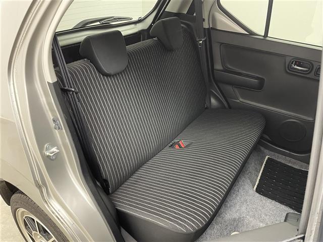 アルトワークス ベースグレード　社外ナビ　バックカメラ　ＥＴＣ　ＨＩＤライト　レーダーブレーキサポート　ＣＤ再生　ステアリングスイッチ　スマートキー　プッシュスタート　ＲＥＣＡＲＯシート　社外アルミ　フロアマット　オートライト（18枚目）