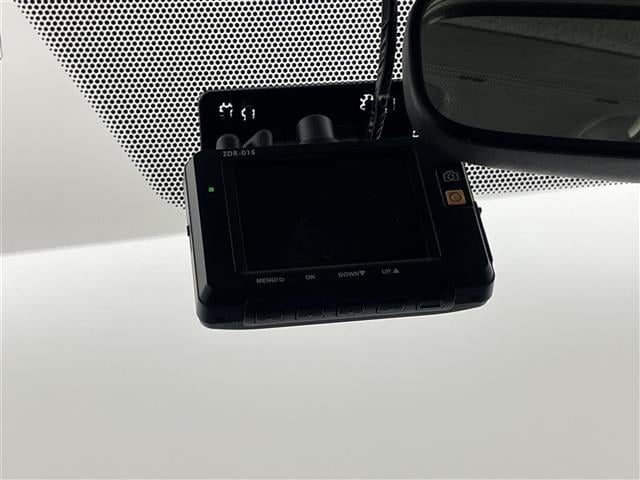 ヴォクシー ZS 純正10インチナビ フリップダウンモニター バックカメラ ビルトインETC 前後ドライブレコーダー セーフティセンス スマートキー 純正アルミホイール オートライト HIDライト 地デジフルセグ(8枚目)