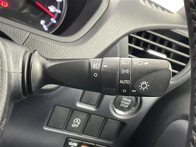 ヴォクシー ZS 純正10インチナビ フリップダウンモニター バックカメラ ビルトインETC 前後ドライブレコーダー セーフティセンス スマートキー 純正アルミホイール オートライト HIDライト 地デジフルセグ(13枚目)