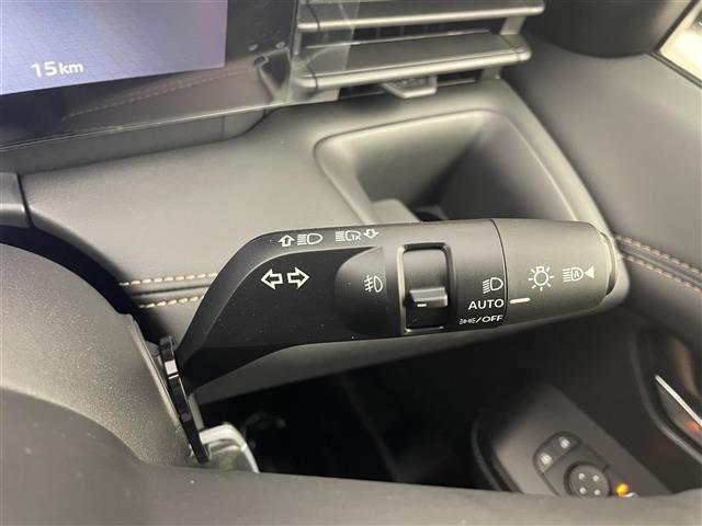 セレナ ｅ－パワー　ハイウェイスターＶ　純正１２．３型ナビ　地デジＴＶ　全方位　デジタルインナーミラー　エマージェンシーブレーキ　プロパイロット　レーンキープ　ＢＳＭ　ワイヤレス充電器　シートヒーター　ＬＥＤライト　ＥＴＣ２．０　純正ＡＷ（11枚目）