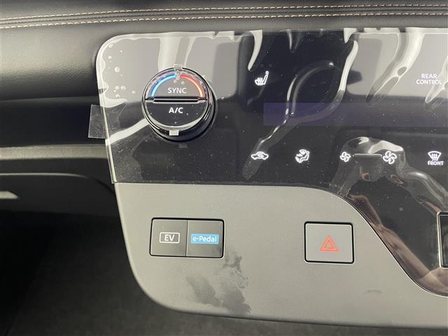 セレナ ｅ－パワー　ハイウェイスターＶ　純正１２．３型ナビ　地デジＴＶ　全方位　デジタルインナーミラー　エマージェンシーブレーキ　プロパイロット　レーンキープ　ＢＳＭ　ワイヤレス充電器　シートヒーター　ＬＥＤライト　ＥＴＣ２．０　純正ＡＷ（13枚目）