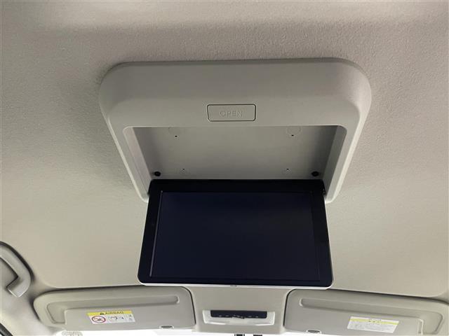 セレナ ｅ－パワー　ハイウェイスターＶ　プロパイロット　純正１０インチナビ　フリップダウンモニター　アラウンドビューモニター　ＢＳＩ　ビルトインＥＴＣ　ドライブレコーダー　レーダークルーズ　インテリジェントルームミラー　ＨＤＭＩ　ＬＥＤ（3枚目）