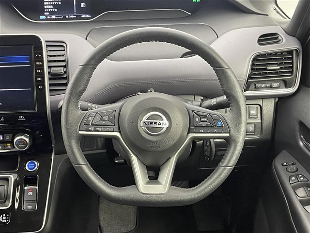 セレナ ｅ－パワー　ハイウェイスターＶ　プロパイロット　純正１０インチナビ　フリップダウンモニター　アラウンドビューモニター　ＢＳＩ　ビルトインＥＴＣ　ドライブレコーダー　レーダークルーズ　インテリジェントルームミラー　ＨＤＭＩ　ＬＥＤ（8枚目）