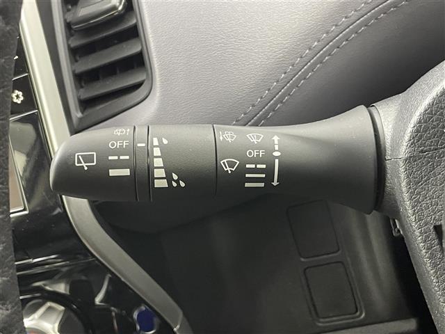 セレナ ｅ－パワー　ハイウェイスターＶ　プロパイロット　純正１０インチナビ　フリップダウンモニター　アラウンドビューモニター　ＢＳＩ　ビルトインＥＴＣ　ドライブレコーダー　レーダークルーズ　インテリジェントルームミラー　ＨＤＭＩ　ＬＥＤ（10枚目）