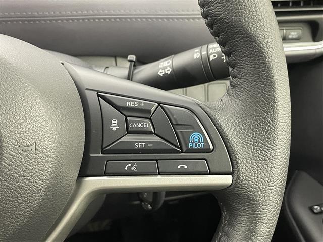 セレナ ｅ－パワー　ハイウェイスターＶ　プロパイロット　純正１０インチナビ　フリップダウンモニター　アラウンドビューモニター　ＢＳＩ　ビルトインＥＴＣ　ドライブレコーダー　レーダークルーズ　インテリジェントルームミラー　ＨＤＭＩ　ＬＥＤ（12枚目）