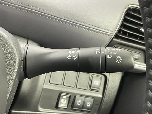 セレナ ｅ－パワー　ハイウェイスターＶ　プロパイロット　純正１０インチナビ　フリップダウンモニター　アラウンドビューモニター　ＢＳＩ　ビルトインＥＴＣ　ドライブレコーダー　レーダークルーズ　インテリジェントルームミラー　ＨＤＭＩ　ＬＥＤ（13枚目）