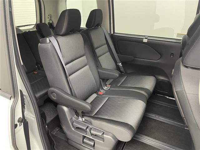 セレナ ｅ－パワー　ハイウェイスターＶ　プロパイロット　純正１０インチナビ　フリップダウンモニター　アラウンドビューモニター　ＢＳＩ　ビルトインＥＴＣ　ドライブレコーダー　レーダークルーズ　インテリジェントルームミラー　ＨＤＭＩ　ＬＥＤ（20枚目）