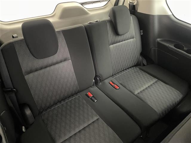 セレナ ｅ－パワー　ハイウェイスターＶ　プロパイロット　純正１０インチナビ　フリップダウンモニター　アラウンドビューモニター　ＢＳＩ　ビルトインＥＴＣ　ドライブレコーダー　レーダークルーズ　インテリジェントルームミラー　ＨＤＭＩ　ＬＥＤ（21枚目）