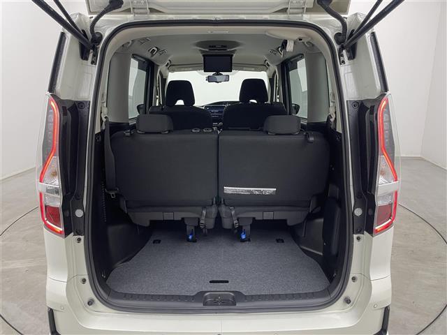 セレナ ｅ－パワー　ハイウェイスターＶ　プロパイロット　純正１０インチナビ　フリップダウンモニター　アラウンドビューモニター　ＢＳＩ　ビルトインＥＴＣ　ドライブレコーダー　レーダークルーズ　インテリジェントルームミラー　ＨＤＭＩ　ＬＥＤ（22枚目）