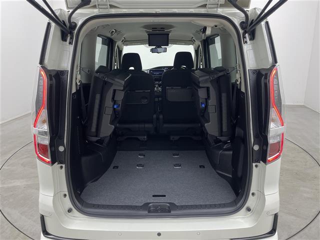 セレナ ｅ－パワー　ハイウェイスターＶ　プロパイロット　純正１０インチナビ　フリップダウンモニター　アラウンドビューモニター　ＢＳＩ　ビルトインＥＴＣ　ドライブレコーダー　レーダークルーズ　インテリジェントルームミラー　ＨＤＭＩ　ＬＥＤ（23枚目）