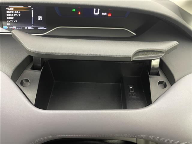 セレナ ｅ－パワー　ハイウェイスターＶ　プロパイロット　純正１０インチナビ　フリップダウンモニター　アラウンドビューモニター　ＢＳＩ　ビルトインＥＴＣ　ドライブレコーダー　レーダークルーズ　インテリジェントルームミラー　ＨＤＭＩ　ＬＥＤ（29枚目）