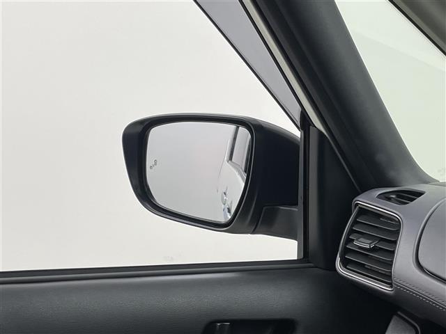 セレナ ｅ－パワー　ハイウェイスターＶ　プロパイロット　純正１０インチナビ　フリップダウンモニター　アラウンドビューモニター　ＢＳＩ　ビルトインＥＴＣ　ドライブレコーダー　レーダークルーズ　インテリジェントルームミラー　ＨＤＭＩ　ＬＥＤ（30枚目）