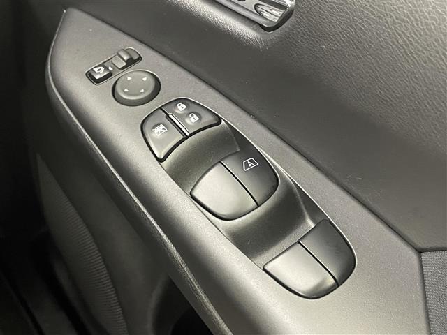 セレナ ｅ－パワー　ハイウェイスターＶ　プロパイロット　純正１０インチナビ　フリップダウンモニター　アラウンドビューモニター　ＢＳＩ　ビルトインＥＴＣ　ドライブレコーダー　レーダークルーズ　インテリジェントルームミラー　ＨＤＭＩ　ＬＥＤ（31枚目）