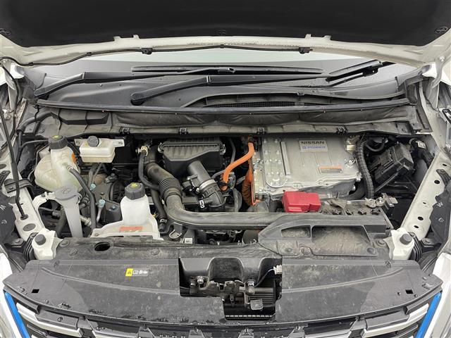 セレナ ｅ－パワー　ハイウェイスターＶ　プロパイロット　純正１０インチナビ　フリップダウンモニター　アラウンドビューモニター　ＢＳＩ　ビルトインＥＴＣ　ドライブレコーダー　レーダークルーズ　インテリジェントルームミラー　ＨＤＭＩ　ＬＥＤ（33枚目）