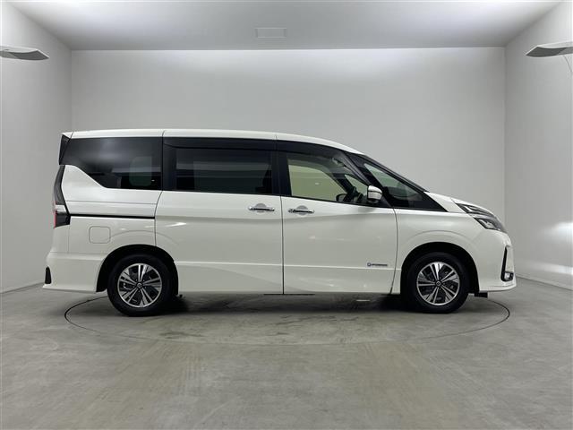 セレナ ｅ－パワー　ハイウェイスターＶ　プロパイロット　純正１０インチナビ　フリップダウンモニター　アラウンドビューモニター　ＢＳＩ　ビルトインＥＴＣ　ドライブレコーダー　レーダークルーズ　インテリジェントルームミラー　ＨＤＭＩ　ＬＥＤ（40枚目）