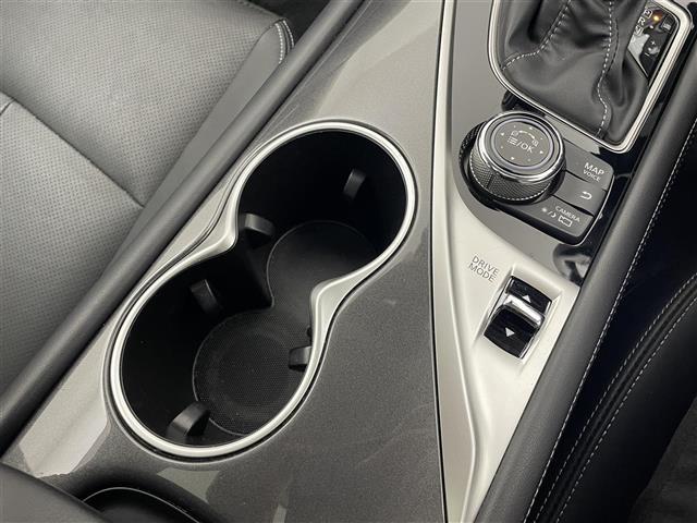 スカイライン GT タイプP ワンオーナー レザーシート 純正メモリナビ インテリジェントアラウンドビューモニター 前席パワーシート D席メモリ付きパワーシート 前席シートヒーター サンルーフ ドライブモードセレクト(12枚目)