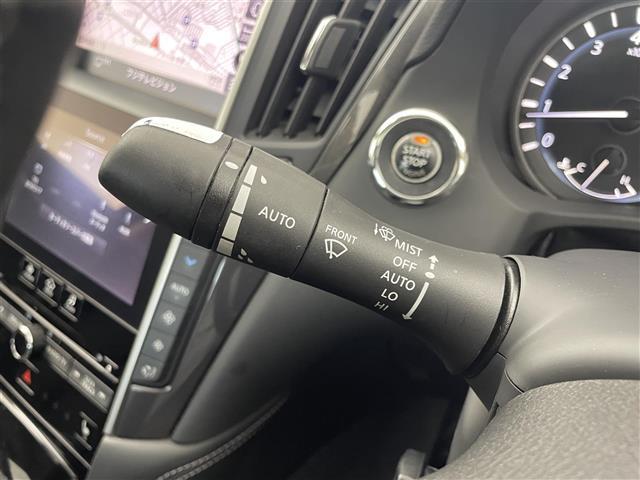 スカイライン GT タイプP ワンオーナー レザーシート 純正メモリナビ インテリジェントアラウンドビューモニター 前席パワーシート D席メモリ付きパワーシート 前席シートヒーター サンルーフ ドライブモードセレクト(17枚目)