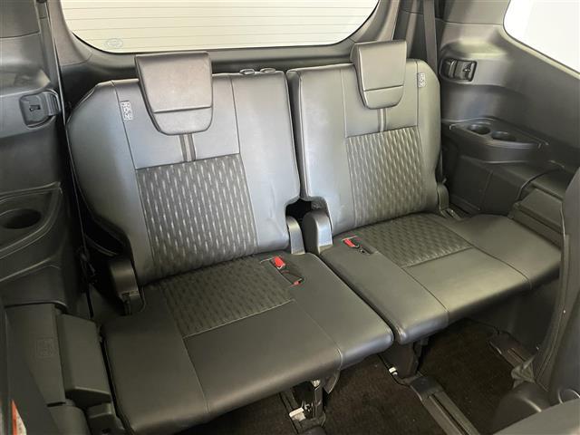 ノア ハイブリッドＳ－Ｚ　快適利便パッケージＨｉｇｈ　ユニバーサルステップ　フリップダウンモニター　純正１０．５型ディスプレイオーディオ　両側電動スライドドア　パワーバックドア　ドライブレコーダー　シートヒーター　ＥＴＣ２．０（28枚目）