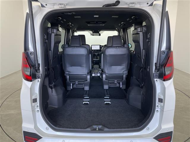 ノア ハイブリッドＳ－Ｚ　快適利便パッケージＨｉｇｈ　ユニバーサルステップ　フリップダウンモニター　純正１０．５型ディスプレイオーディオ　両側電動スライドドア　パワーバックドア　ドライブレコーダー　シートヒーター　ＥＴＣ２．０（31枚目）