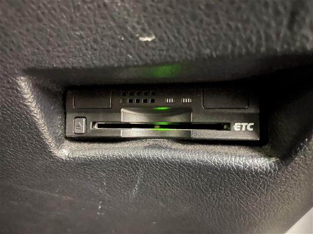 シエンタ ハイブリッドG 社外ナビ ビルトインETC 衝突軽減ブレーキ 両側パワースライドドア 純正フロアマット ステアリングスイッチ プッシュスタート スマートキー LEDヘッドライト Bluetooth CD 地デジTV(13枚目)