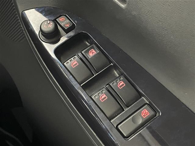 タント カスタムRS トップエディションSAIII 社外ナビ バックカメラ ETC スマートアシスト3 シートヒーター ステアリングスイッチ 両側パワースライドドア 純正アルミホイール プッシュスタート オートハイビーム LEDヘッドライト 地デジTV(31枚目)