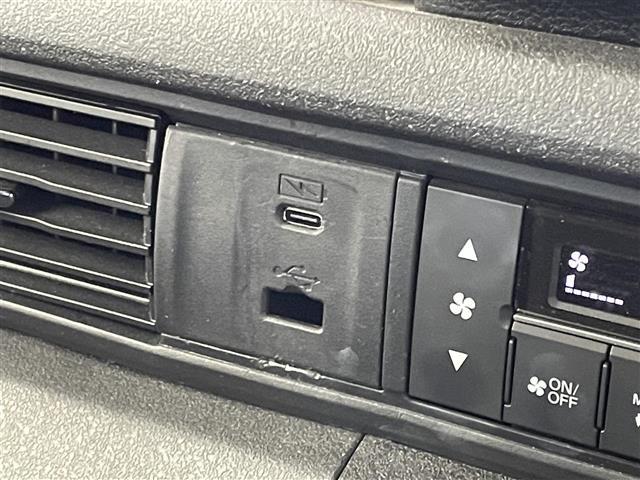 N-BOXカスタム ターボ ホンダセンシング 社外ディスプレイオーディオ バックカメラ アダプティブクルーズコントロール シートヒーター 純正アルミホイール プッシュスタート スマートキー オートライト LEDヘッドライト(27枚目)