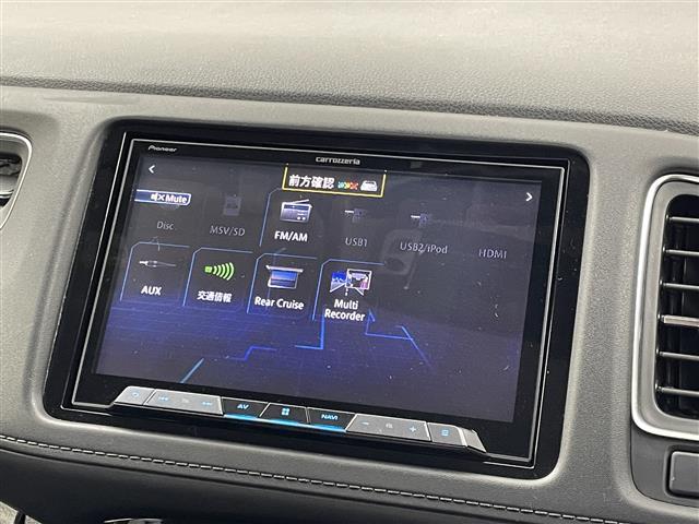 ヴェゼル ハイブリッドＺ・ホンダセンシング　社外８インチナビ　バックカメラ　ビルトインＥＴＣ　ドライブレコーダー　ホンダセンシング　アダプティブクルーズコントロール　シートヒーター　メモリシート　ＨＤＭＩ　純正アルミ　オートライト　ＬＥＤ　ＴＶ（5枚目）