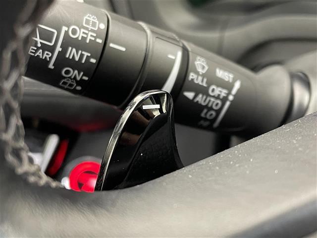 ヴェゼル ハイブリッドＺ・ホンダセンシング　社外８インチナビ　バックカメラ　ビルトインＥＴＣ　ドライブレコーダー　ホンダセンシング　アダプティブクルーズコントロール　シートヒーター　メモリシート　ＨＤＭＩ　純正アルミ　オートライト　ＬＥＤ　ＴＶ（11枚目）