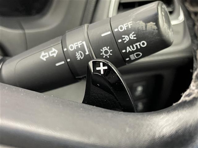 ヴェゼル ハイブリッドＺ・ホンダセンシング　社外８インチナビ　バックカメラ　ビルトインＥＴＣ　ドライブレコーダー　ホンダセンシング　アダプティブクルーズコントロール　シートヒーター　メモリシート　ＨＤＭＩ　純正アルミ　オートライト　ＬＥＤ　ＴＶ（16枚目）