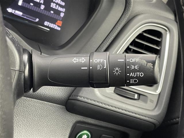 ヴェゼル ハイブリッドＺ・ホンダセンシング　社外８インチナビ　バックカメラ　ビルトインＥＴＣ　ドライブレコーダー　ホンダセンシング　アダプティブクルーズコントロール　シートヒーター　メモリシート　ＨＤＭＩ　純正アルミ　オートライト　ＬＥＤ　ＴＶ（17枚目）