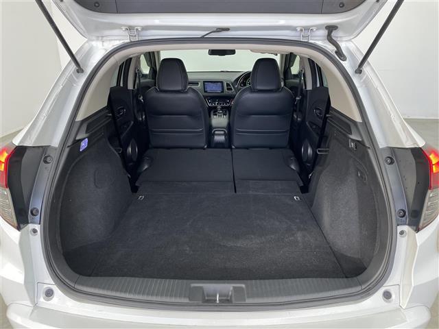 ヴェゼル ハイブリッドＺ・ホンダセンシング　社外８インチナビ　バックカメラ　ビルトインＥＴＣ　ドライブレコーダー　ホンダセンシング　アダプティブクルーズコントロール　シートヒーター　メモリシート　ＨＤＭＩ　純正アルミ　オートライト　ＬＥＤ　ＴＶ（23枚目）