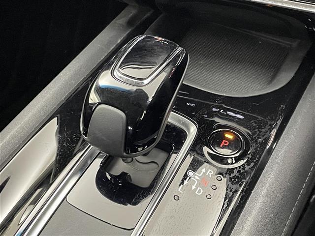 ヴェゼル ハイブリッドＺ・ホンダセンシング　社外８インチナビ　バックカメラ　ビルトインＥＴＣ　ドライブレコーダー　ホンダセンシング　アダプティブクルーズコントロール　シートヒーター　メモリシート　ＨＤＭＩ　純正アルミ　オートライト　ＬＥＤ　ＴＶ（26枚目）