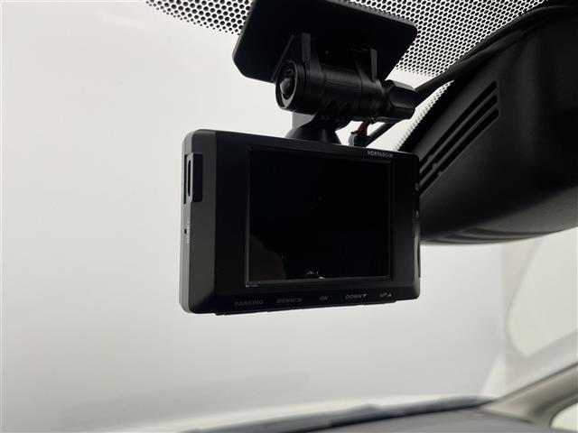 セレナ ハイウェイスター　Ｖ　プロパイロット　社外９インチナビ　フリップダウンモニター　アラウンドビューモニター　ＢＳＩ　ＥＴＣ　前後ドライブレコーダー　レーダークルーズコントロール　ＨＤＭＩ　純正アルミホイール　オートライト（7枚目）