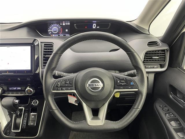 セレナ ハイウェイスター　Ｖ　プロパイロット　社外９インチナビ　フリップダウンモニター　アラウンドビューモニター　ＢＳＩ　ＥＴＣ　前後ドライブレコーダー　レーダークルーズコントロール　ＨＤＭＩ　純正アルミホイール　オートライト（8枚目）