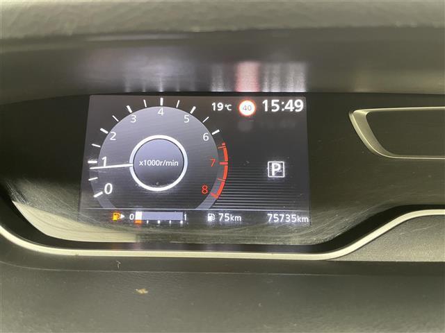 セレナ ハイウェイスター　Ｖ　プロパイロット　社外９インチナビ　フリップダウンモニター　アラウンドビューモニター　ＢＳＩ　ＥＴＣ　前後ドライブレコーダー　レーダークルーズコントロール　ＨＤＭＩ　純正アルミホイール　オートライト（10枚目）